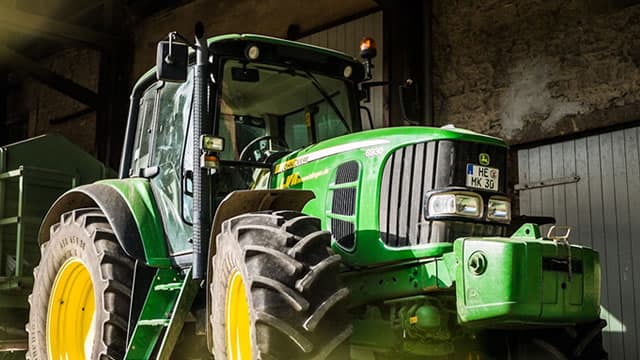 Deere (DE) Exceeds Market Returns: Some Facts to Consider