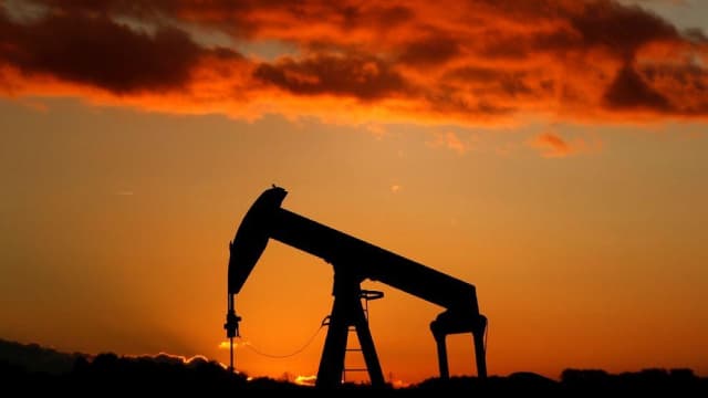 The World Has Less Than 80 Days of Oil Left in Reserve, and the Clock Is Ticking. These Stocks Win Either Way.