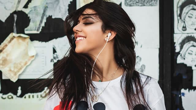 Warner Music delivers revenue beat for Q4 as earnings fall short