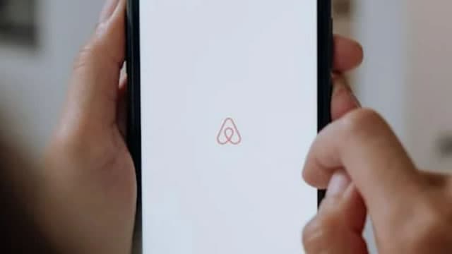 Airbnb, Inc. (ABNB) Laps the Stock Market: Here's Why
