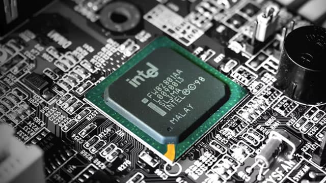 Intel Corporation (INTC) Is a Trending Stock: Facts to Know Before Betting on It
