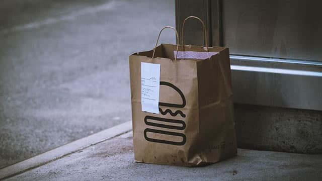 Shake Shack Profit Rises as Deals Draw Customers