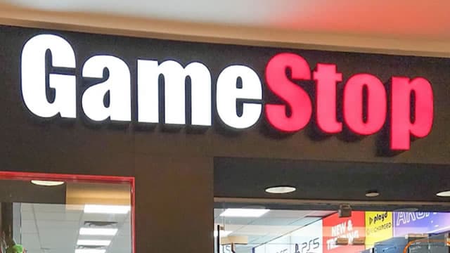 Should you buy GME shares as Ryan Cohen ties his salary to GameStop stock performance?