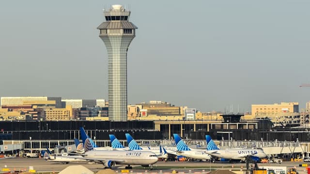 United CEO Pitched Trump on Possible Tie-Up With American