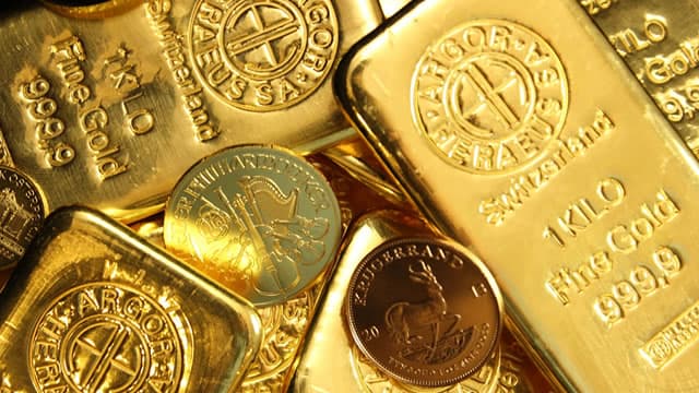 Wall Street flips firmly bullish after gold's late-week recovery, Main Street sentiment sours with jobs data on deck