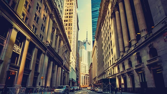 Wall Street's Most Accurate Analysts Give Their Take On 3 Materials Stocks Delivering High-Dividend Yields