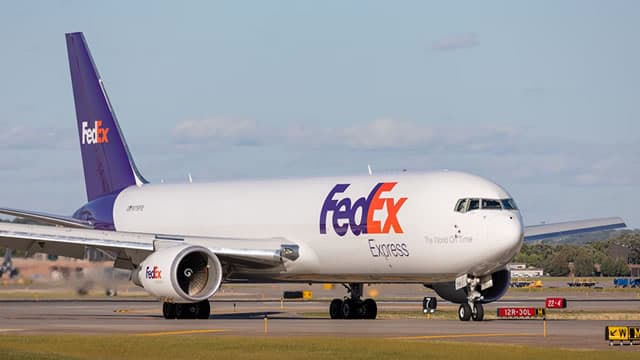 FedEx Shareholders Back Directors, Pay Plan as CEO Highlights Record Cash Flow