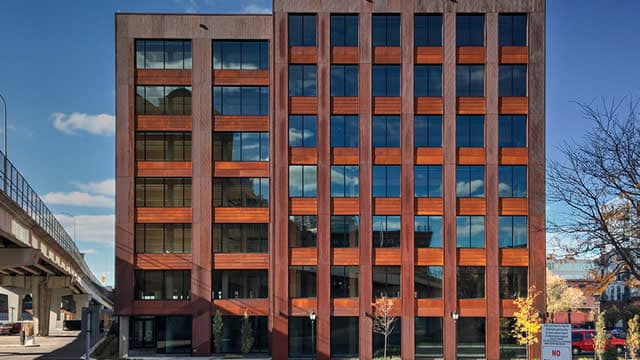 2 Triple Net Lease REITs Set To Gain As Interest Rates Tick Lower