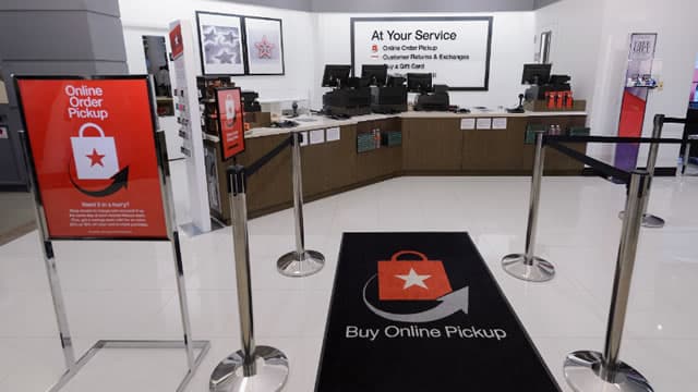 Macy's Digital Push Gains Traction as AI & Omnichannel Efforts Expand