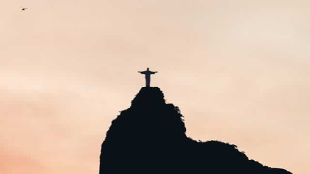 Brazil stocks slide as hawkish signals, oil risks weigh on Ibovespa