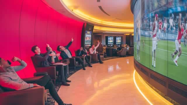 DraftKings and Penn Entertainment Are Climbing Today: Is the Sports Betting Sector Turning a Corner?