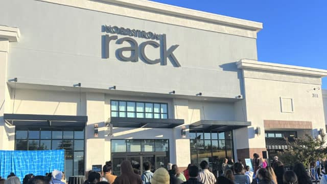 Are Investors Undervaluing Nordstrom (JWN) Right Now?