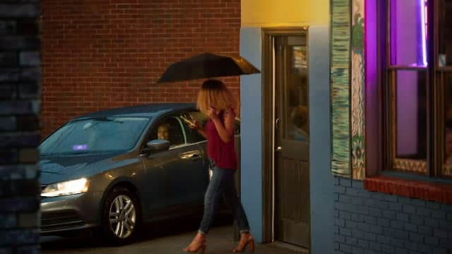 Lyft (LYFT) Stock Drops Despite Market Gains: Important Facts to Note