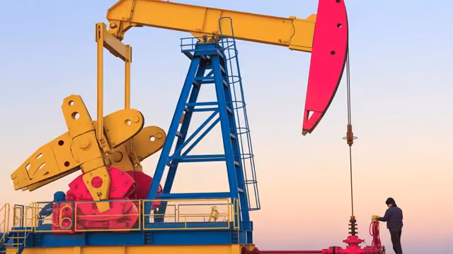 Keep Portfolio Swings in Check With VLO, PBF, FET & E