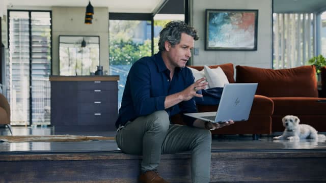 HPQ's Q1 Earnings Surpass Expectations, Revenues Rise Y/Y