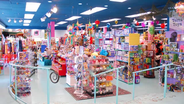 Hasbro (HAS) Advances While Market Declines: Some Information for Investors