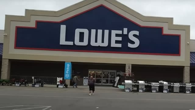 Lowe's (LOW) Q4 Earnings: How Key Metrics Compare to Wall Street Estimates