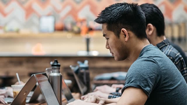 HUBS Gains From Strong Subscription Growth: Can the Momentum Continue?