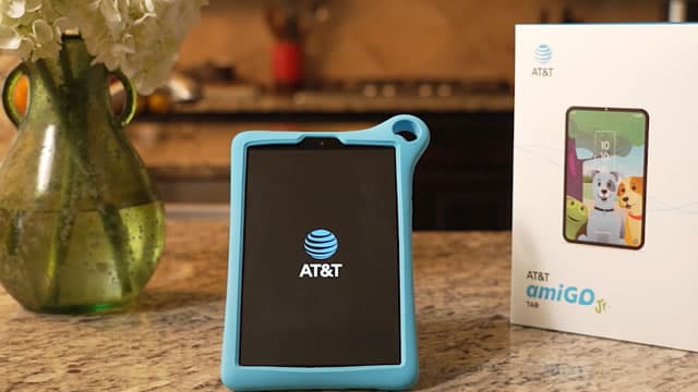 AT&T (T) Stock Drops Despite Market Gains: Important Facts to Note