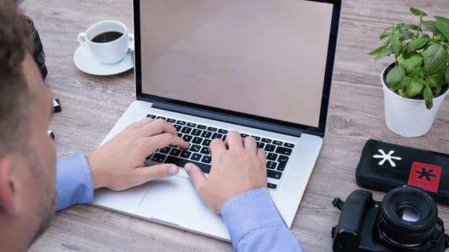 Salesforce Plunges 35% YTD: Should You Buy, Sell or Hold the Stock?