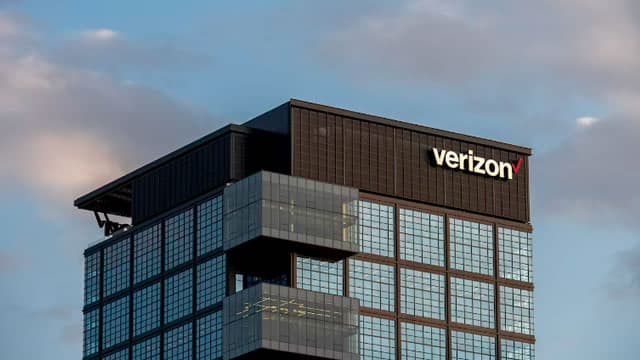 Verizon Leads March's 'Safer' Little Dogs Of The Dow