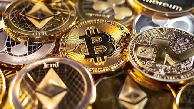 Trump Buys Strategy Stock and Sells Bitcoin Miners