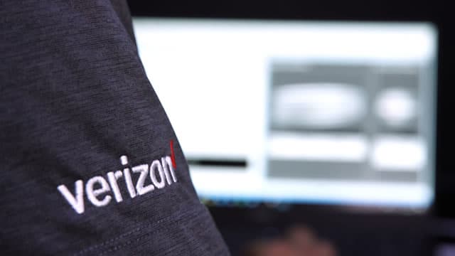 Verizon Communications (VZ) Advances While Market Declines: Some Information for Investors