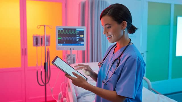 Veeva Systems (VEEV) Stock Slides as Market Rises: Facts to Know Before You Trade