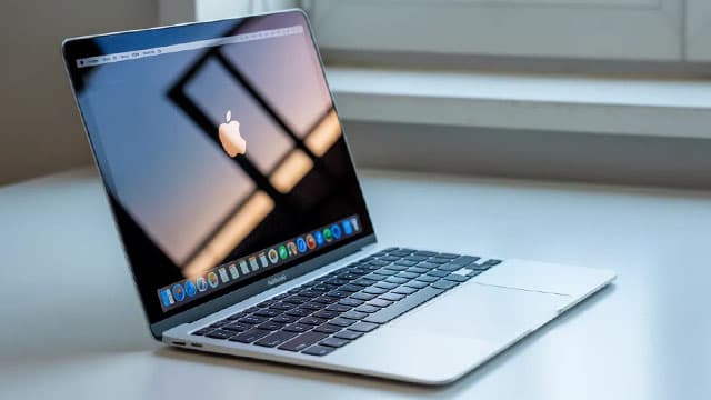 Can Strong iPhone and Mac Portfolio Help Apple Stock Recover in FY26?