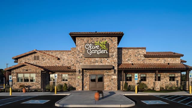 Darden Stock Outlook Centers on Growth Brands and Cost Risks