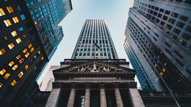 Trump's Iran Ceasefire Revives Fed Cut Hopes: 15 Rate-Sensitive Stocks Rallying Wednesday