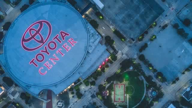 Toyota Motor Corporation (TM) Advances While Market Declines: Some Information for Investors