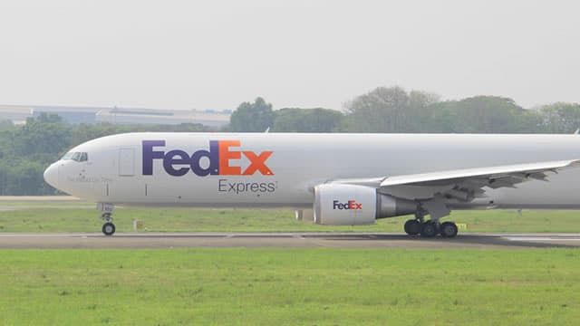 FedEx (FDX) Ascends While Market Falls: Some Facts to Note